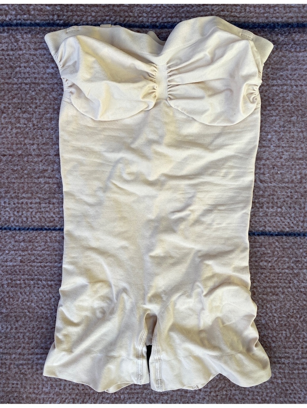 Skims seamless sculpt strapless shortie bodysuit Sand Large New without tags